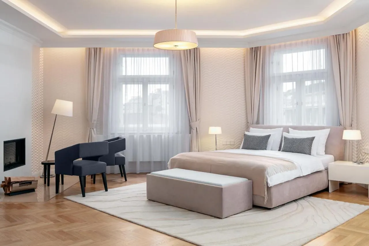 Revolucni Apartments Old Town براغ